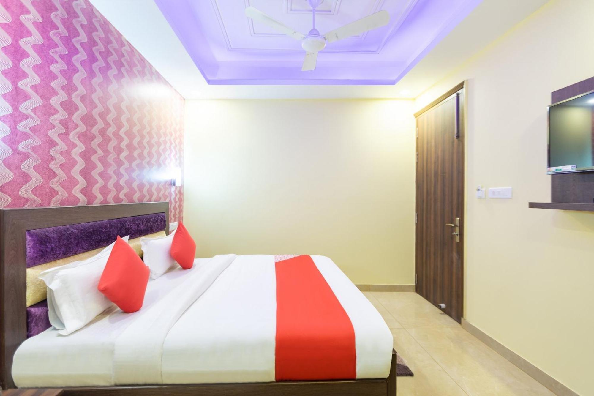 Super Oyo Hotel O Red Stone Inn Ню Делхи Екстериор снимка
