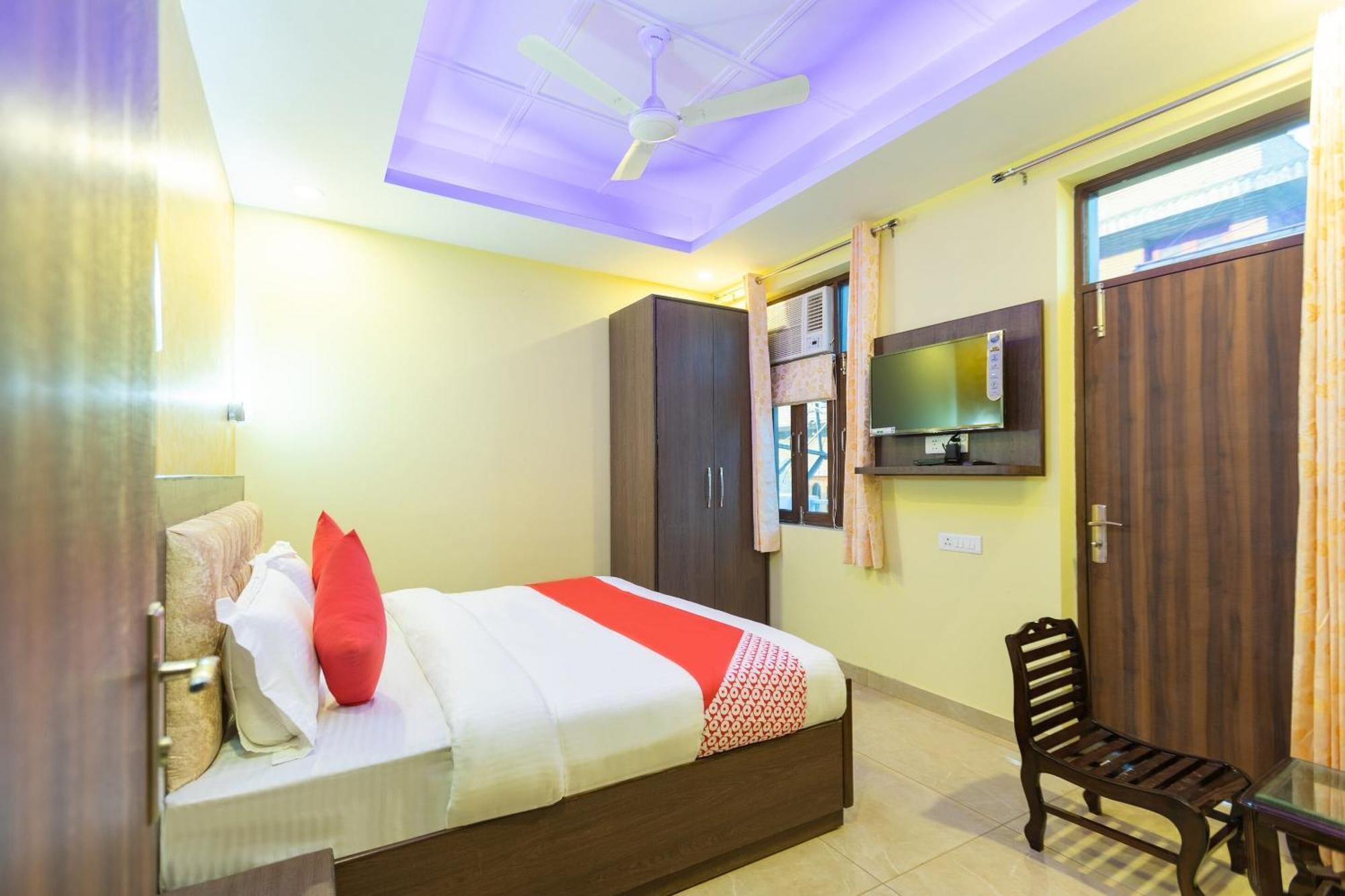 Super Oyo Hotel O Red Stone Inn Ню Делхи Екстериор снимка