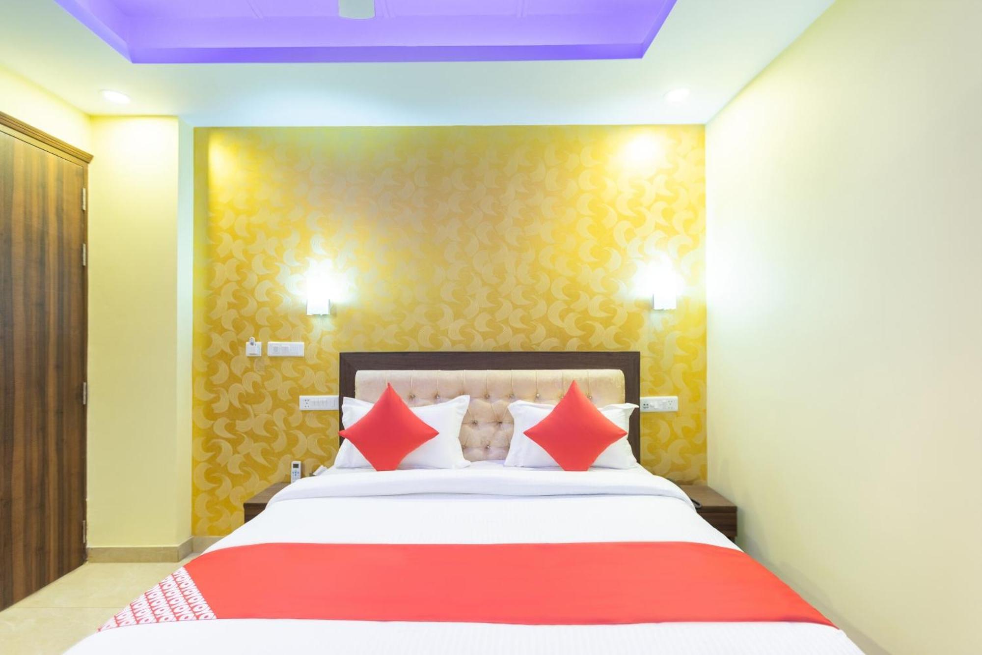 Super Oyo Hotel O Red Stone Inn Ню Делхи Екстериор снимка