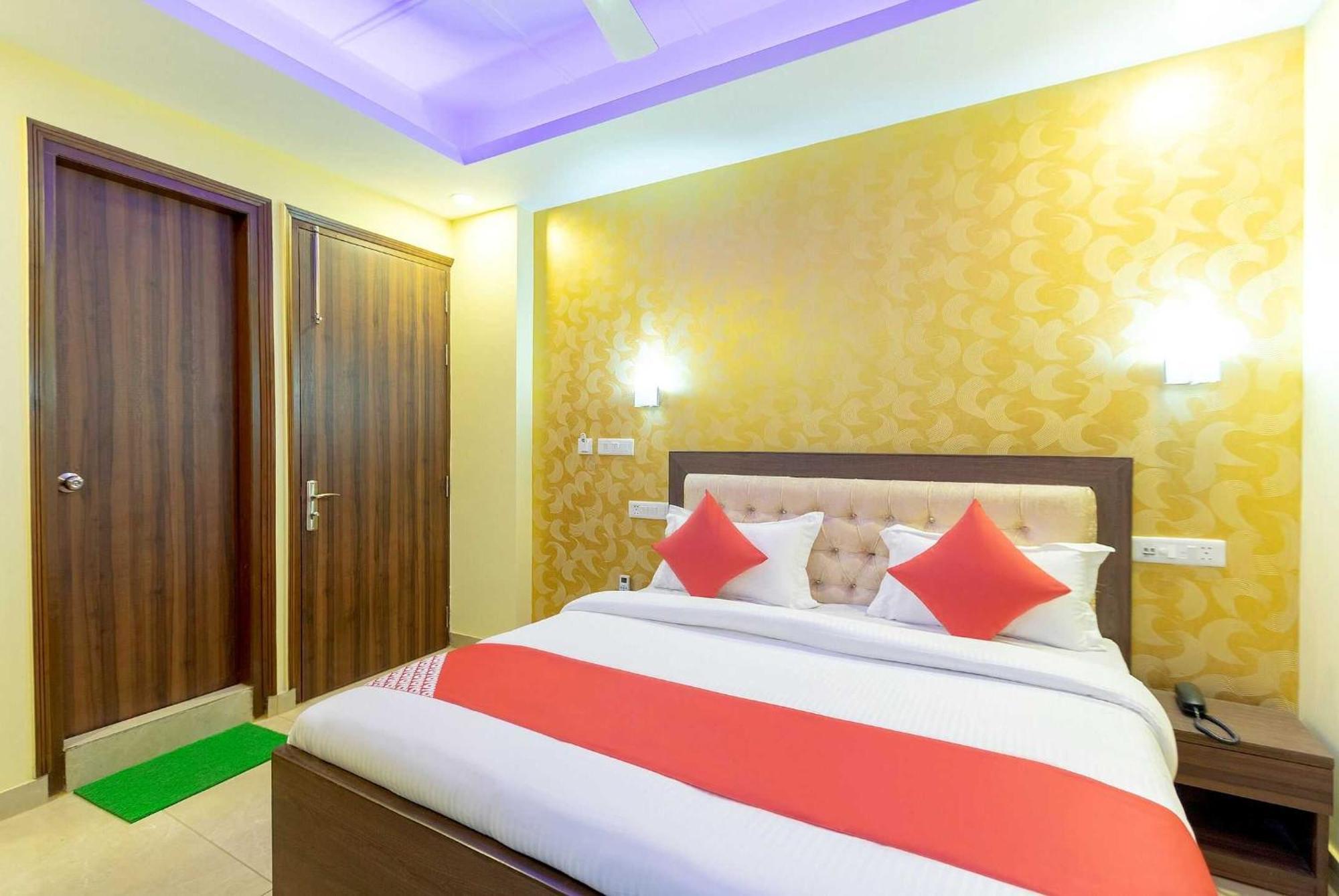 Super Oyo Hotel O Red Stone Inn Ню Делхи Екстериор снимка