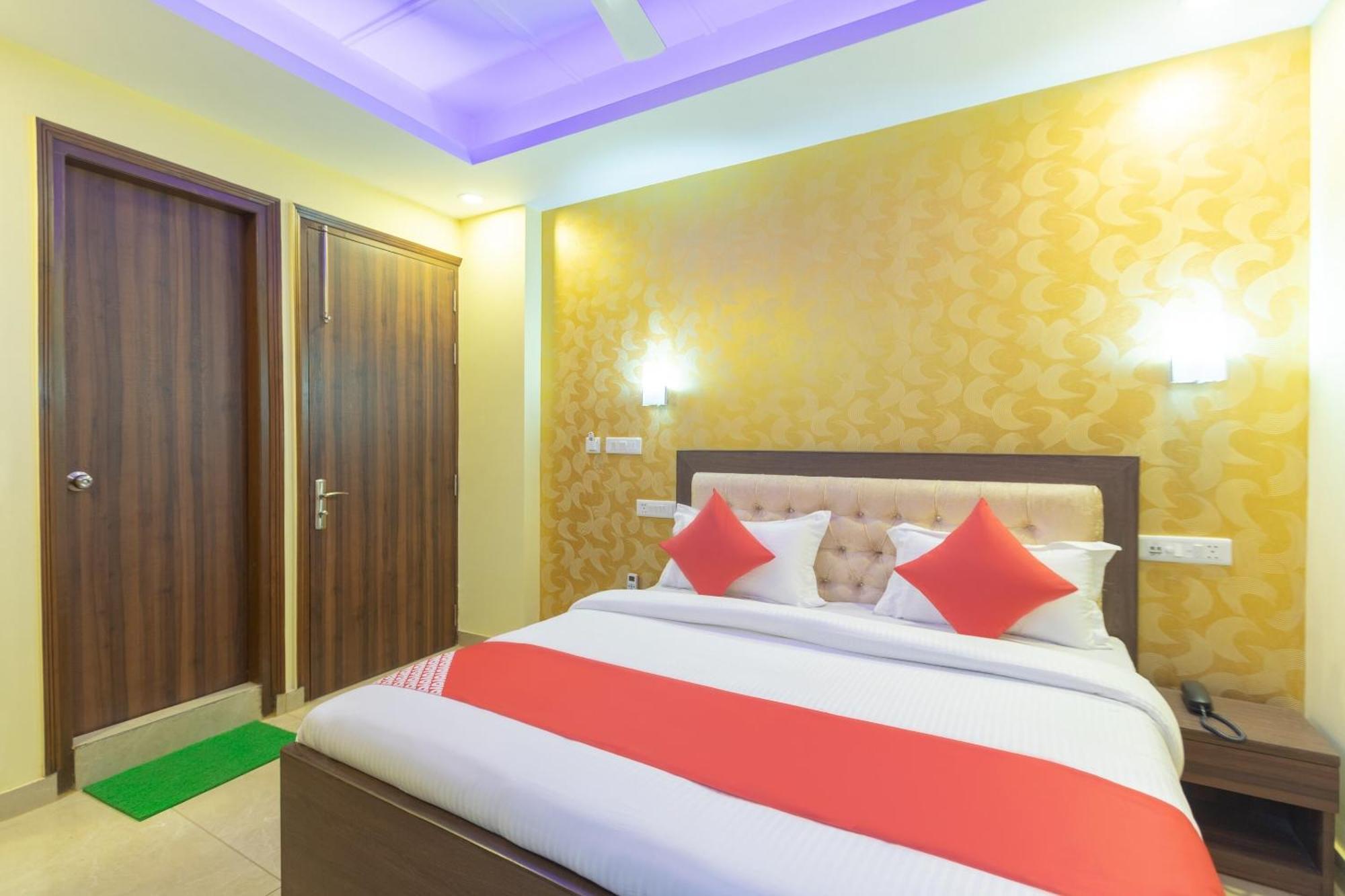 Super Oyo Hotel O Red Stone Inn Ню Делхи Екстериор снимка