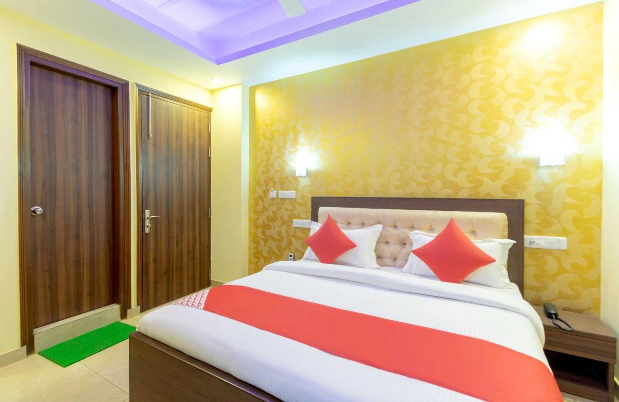 Super Oyo Hotel O Red Stone Inn Ню Делхи Екстериор снимка