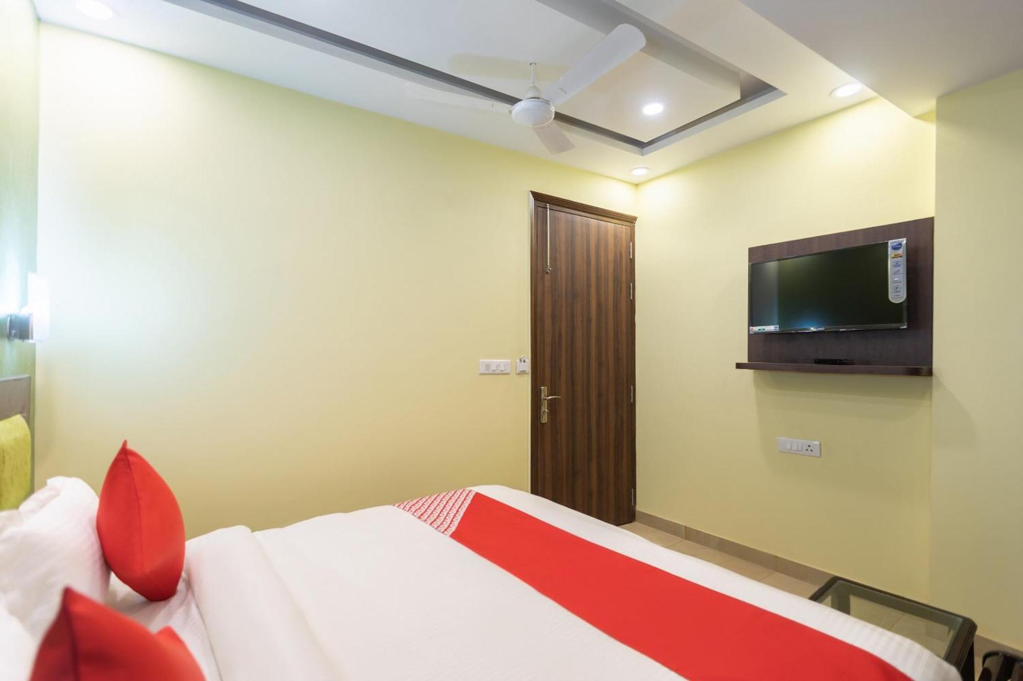 Super Oyo Hotel O Red Stone Inn Ню Делхи Екстериор снимка