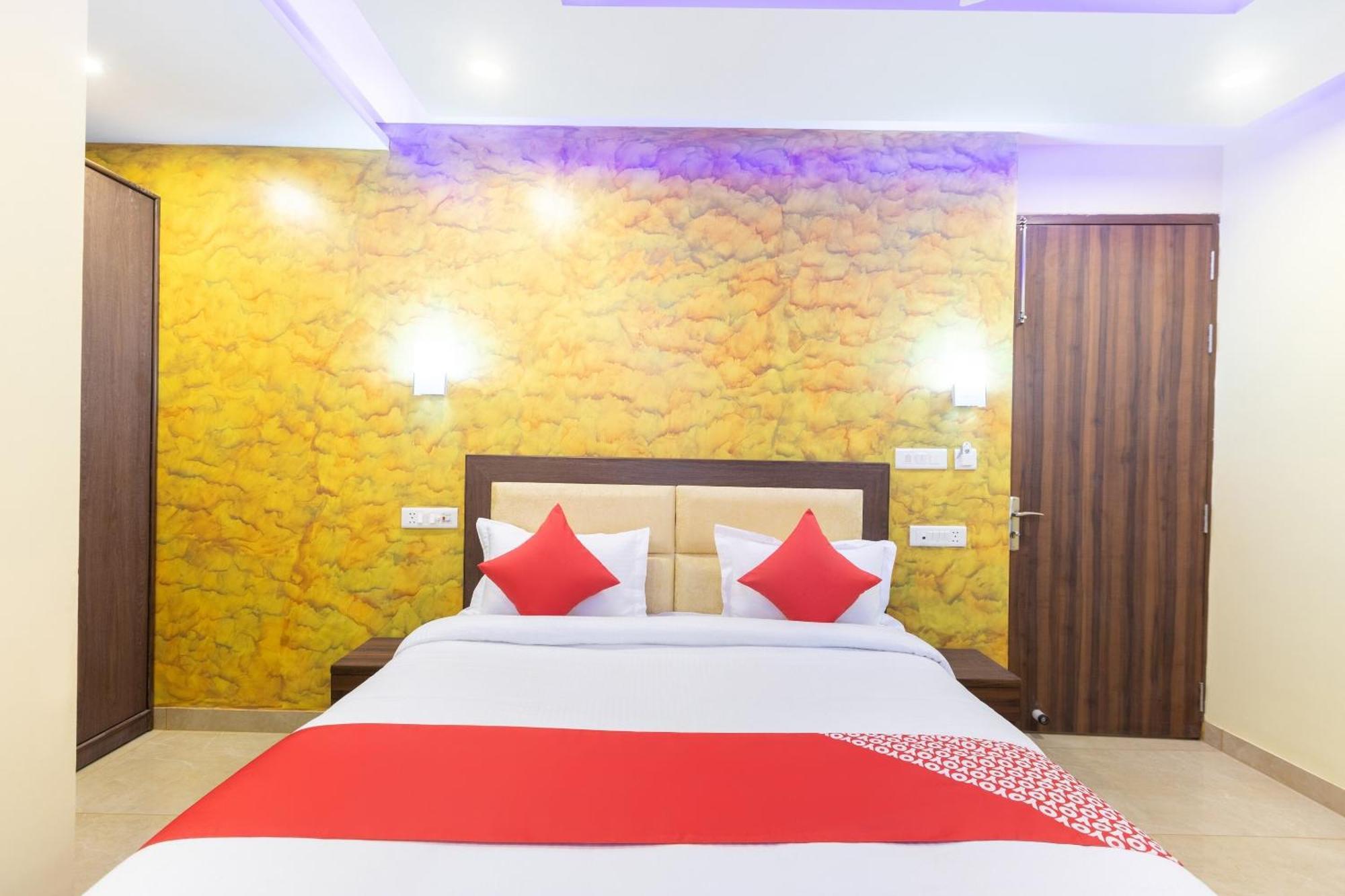Super Oyo Hotel O Red Stone Inn Ню Делхи Екстериор снимка